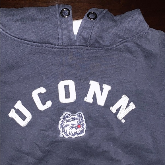 Colosseum Other - Vintage UConn huskies sweatshirt⚡️⚡️
